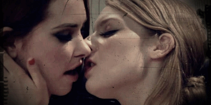 Smooching lesbos