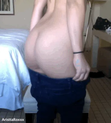 Hey-lady-youre-handsome:aristtaroxxx:pulling my pants up over my huge butt lolsee her cam display here