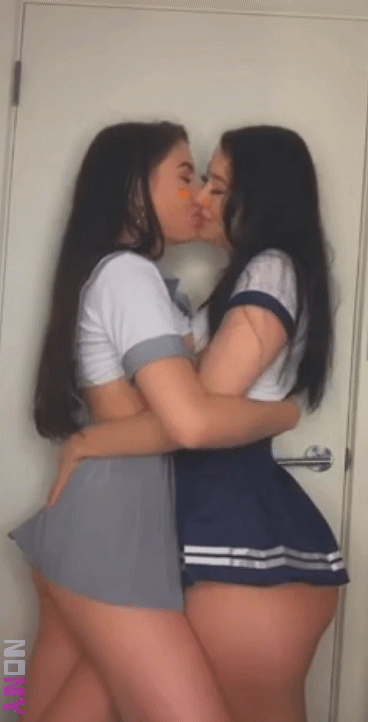 Nude College Lesbians Kissing - Lesbians Kissing Porn Gifs and Pics - MyTeenWebcam