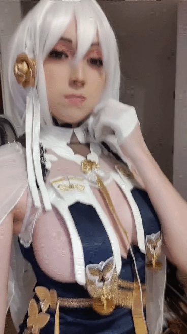 Azure lane cosplayer demonstrates her nip