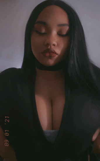 nice slut exposing her boobs