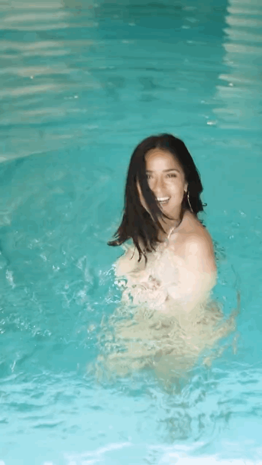 Salma hayek displaying off at the pool