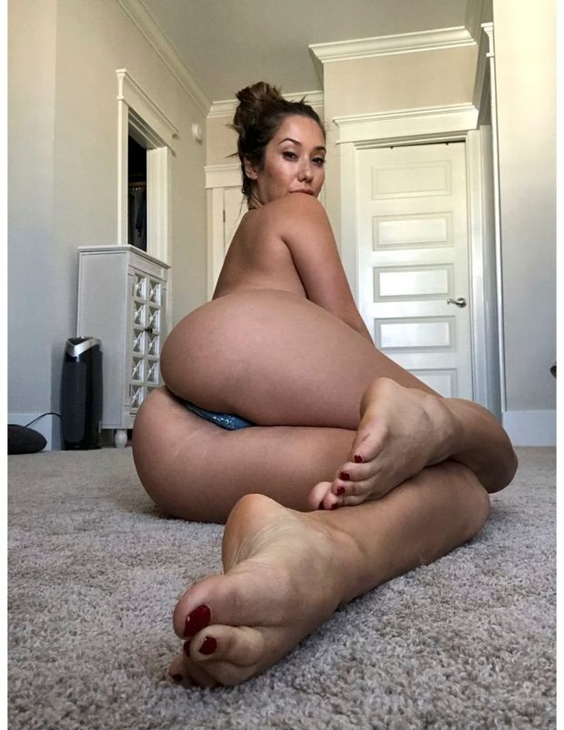 inexperienced online hookup models in fancentro lilu moon molten plump butt lengthy gams and fee