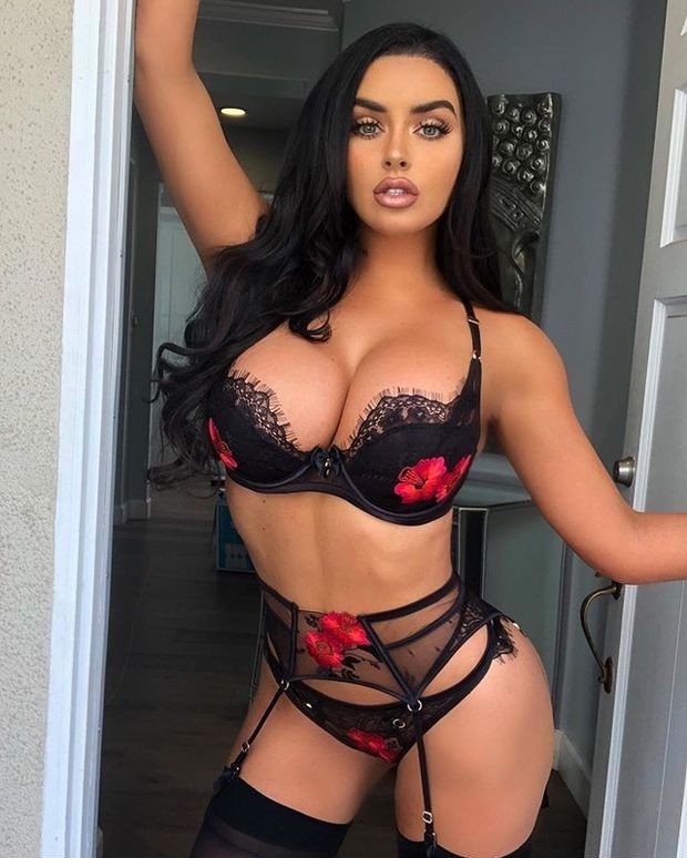 Abigail Ratchford Nude Shows Sweet Pussy Close Up