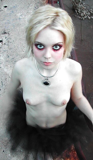 Goth Cosplay Porn - Gothic vampire costume have fun - MyTeenWebcam