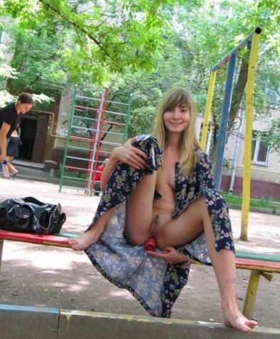 These girl enjoys to display themselfs in public  images