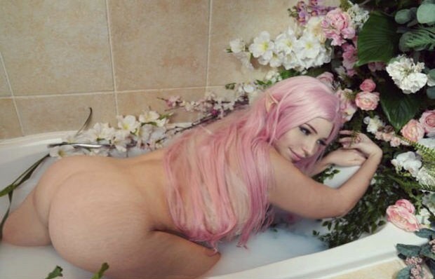 Belle delphine ass in tub